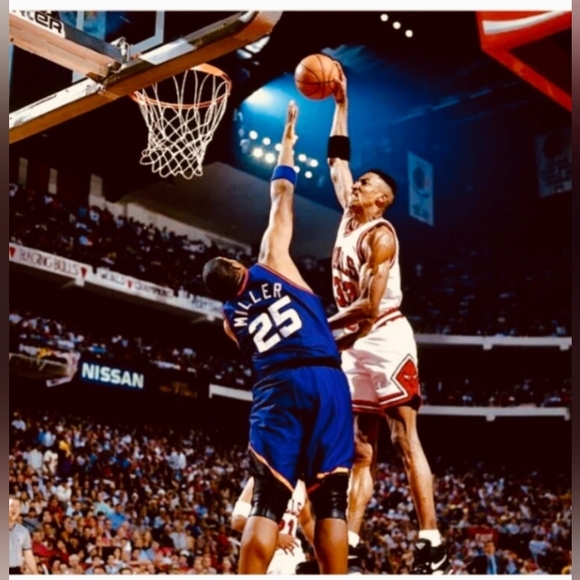 BRAND NEW!💯 SCOTTIE PIPPEN SLAM DUNK💥ON OLIVER MILLER 8.5x11 GLOSSY POSTER!👀 - Picture 3 of 4